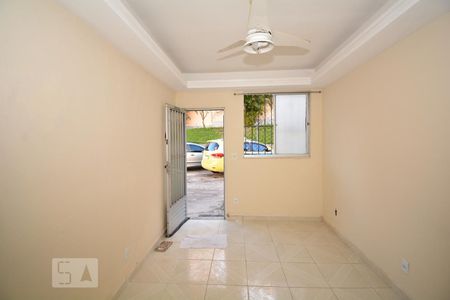 Sala de apartamento para alugar com 2 quartos, 50m² em Quintino Bocaiúva, Rio de Janeiro