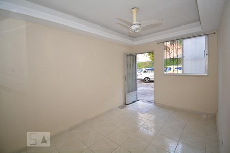 Sala de apartamento para alugar com 2 quartos, 50m² em Quintino Bocaiúva, Rio de Janeiro