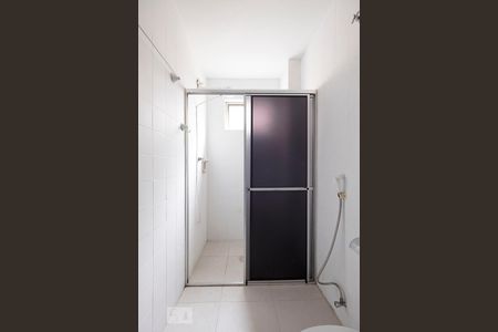 Banheiro de apartamento para alugar com 1 quarto, 51m² em Pinheiros, São Paulo