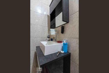 Banheiro de casa à venda com 2 quartos, 100m² em Parque Boturussu, São Paulo