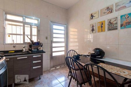 Casa à venda com 100m², 2 quartos e 2 vagasCozinha