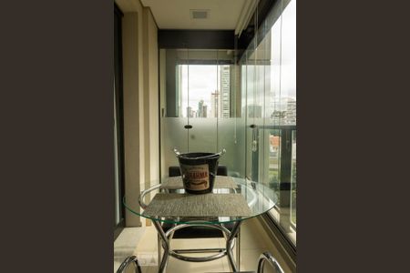 Varanda de kitnet/studio para alugar com 1 quarto, 38m² em Campo Belo, São Paulo