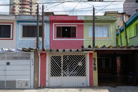 Casa à venda com 90m², 3 quartos e 1 vaga Casa à venda com 90m², 3 quartos e 1 vagaFachada
