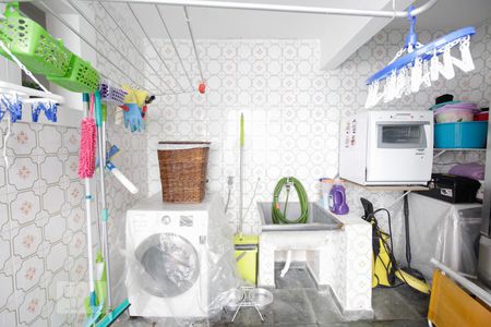 Casa à venda com 180m², 5 quartos e 2 vagasLavanderia