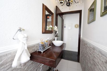 Casa à venda com 180m², 5 quartos e 2 vagasLavabo