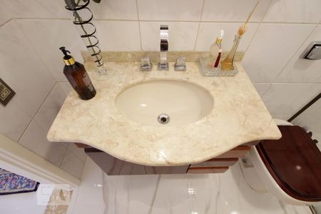 Casa à venda com 180m², 5 quartos e 2 vagasBanheiro 1