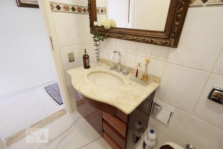 Casa à venda com 180m², 5 quartos e 2 vagasBanheiro 1