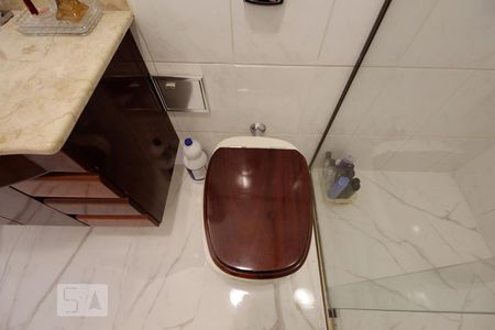 Casa à venda com 180m², 5 quartos e 2 vagasBanheiro 1