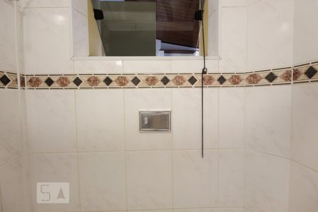 Casa à venda com 180m², 5 quartos e 2 vagasBanheiro 1