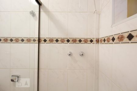 Casa à venda com 180m², 5 quartos e 2 vagasBanheiro 1