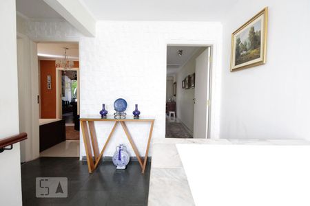 Casa à venda com 180m², 5 quartos e 2 vagasCorredor