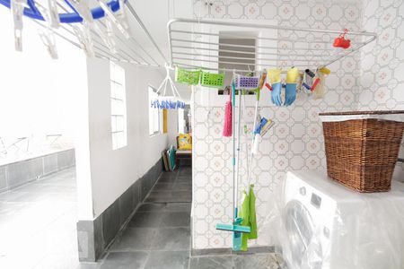 Casa à venda com 180m², 5 quartos e 2 vagasLavanderia