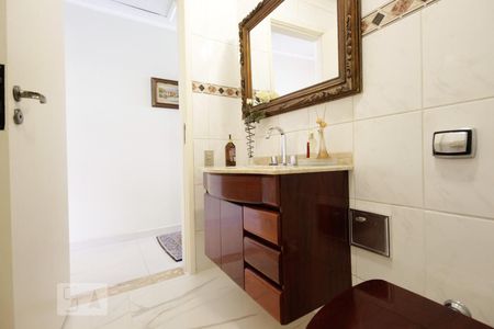 Casa à venda com 180m², 5 quartos e 2 vagasBanheiro 1