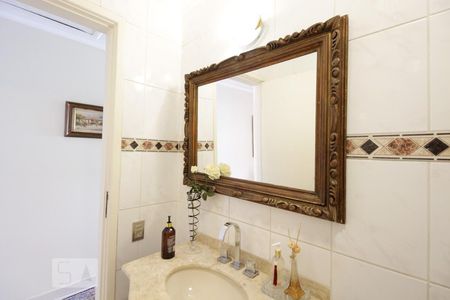 Casa à venda com 180m², 5 quartos e 2 vagasBanheiro 1