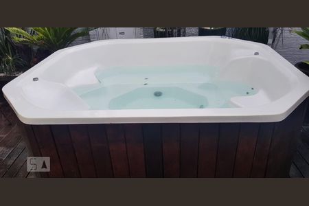 Casa à venda com 180m², 5 quartos e 2 vagasOfurô