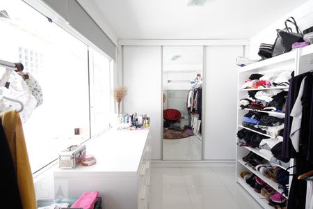 Casa à venda com 180m², 5 quartos e 2 vagasQuarto externo