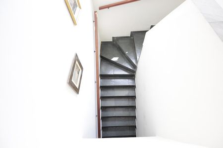 Casa à venda com 180m², 5 quartos e 2 vagasCorredor