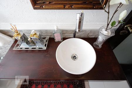 Casa à venda com 180m², 5 quartos e 2 vagasLavabo