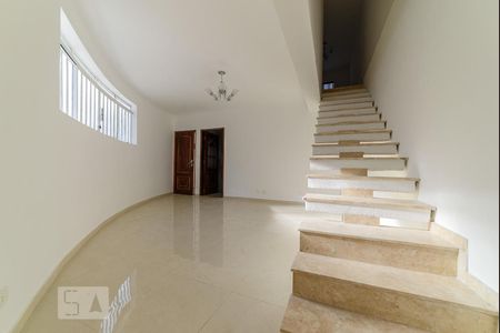 Sala - Escada de casa para alugar com 3 quartos, 150m² em Santo Antônio, São Caetano do Sul