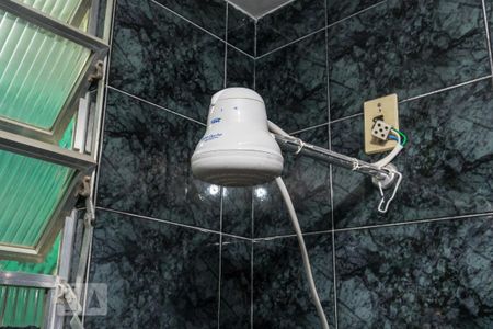 Banheiro Social - Chuveiro elétrico de apartamento para alugar com 2 quartos, 100m² em Irajá, Rio de Janeiro
