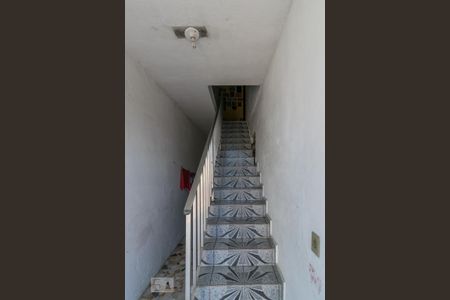 Escada de acesso ao imóvel de apartamento para alugar com 2 quartos, 100m² em Irajá, Rio de Janeiro