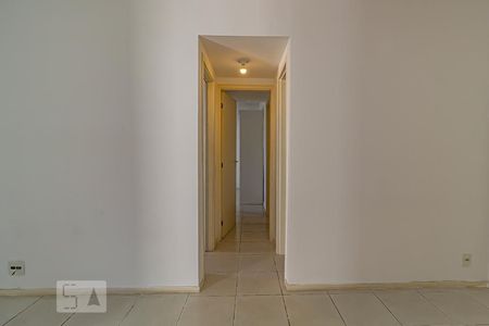 Corredor de apartamento para alugar com 2 quartos, 53m² em Freguesia (jacarepaguá), Rio de Janeiro