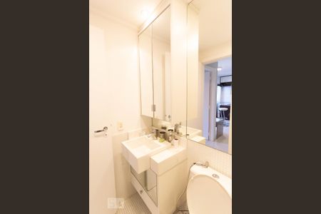 Banheiro de apartamento para alugar com 1 quarto, 35m² em Jardim Paulista, São Paulo