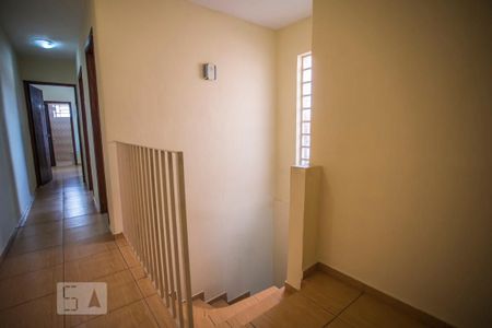 Casa à venda com 140m², 4 quartos e 2 vagasCorredor Piso superior