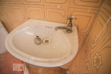 Casa à venda com 140m², 4 quartos e 2 vagasDetalhe - Banheiro de Serviço