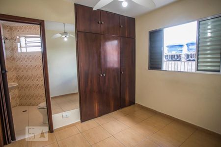 Casa à venda com 140m², 4 quartos e 2 vagasSuite - Armários