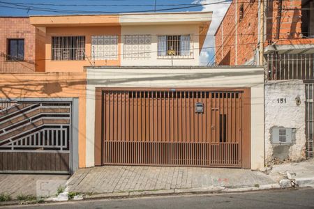 Casa à venda com 140m², 4 quartos e 2 vagasFachada
