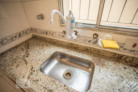 Casa à venda com 140m², 4 quartos e 2 vagasDetalhe - Cozinha