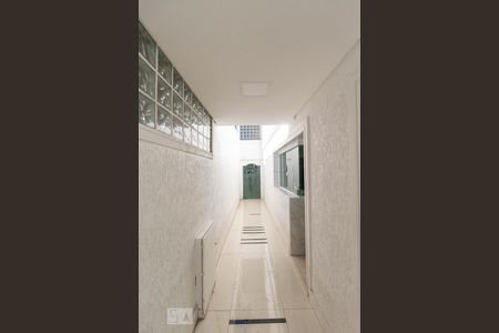 Casa para alugar com 450m², 4 quartos e 4 vagas Casa para alugar com 450m², 4 quartos e 4 vagasCorredor