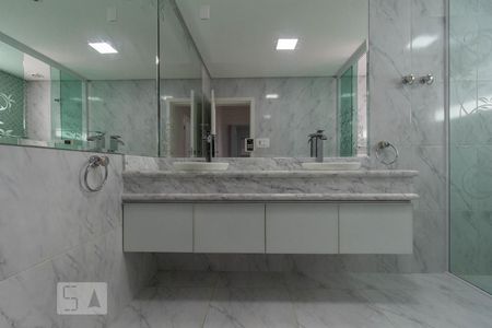 Casa para alugar com 450m², 4 quartos e 4 vagas Casa para alugar com 450m², 4 quartos e 4 vagasBanheiro da Suíte 1