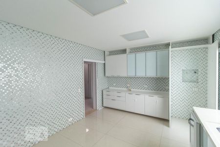 Casa para alugar com 450m², 4 quartos e 4 vagas Casa para alugar com 450m², 4 quartos e 4 vagasCozinha
