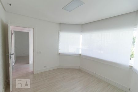 Casa para alugar com 450m², 4 quartos e 4 vagas Casa para alugar com 450m², 4 quartos e 4 vagasSala de TV