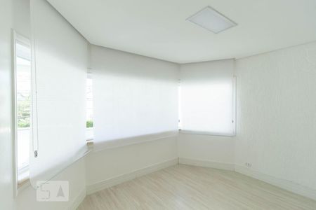 Casa para alugar com 450m², 4 quartos e 4 vagas Casa para alugar com 450m², 4 quartos e 4 vagasSala de TV