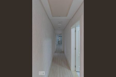 Casa para alugar com 450m², 4 quartos e 4 vagas Casa para alugar com 450m², 4 quartos e 4 vagasCorredor