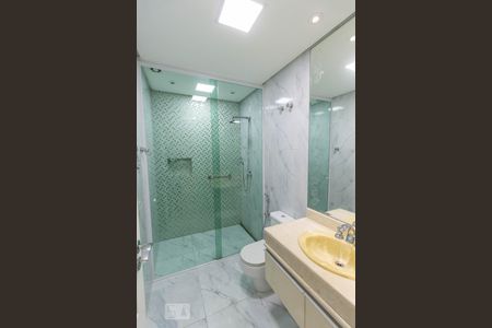 Casa para alugar com 450m², 4 quartos e 4 vagas Casa para alugar com 450m², 4 quartos e 4 vagasBanheiro