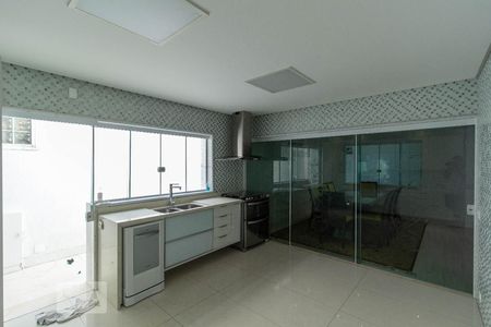 Casa para alugar com 450m², 4 quartos e 4 vagas Casa para alugar com 450m², 4 quartos e 4 vagasCozinha