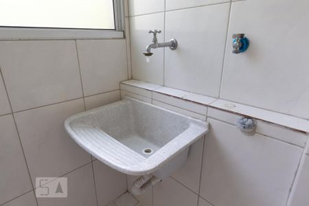 Área de serviço de apartamento para alugar com 3 quartos, 67m² em Vila Suzana, São Paulo