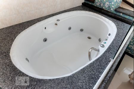 Casa à venda com 480m², 7 quartos e 4 vagasBanheiro da Suite 1