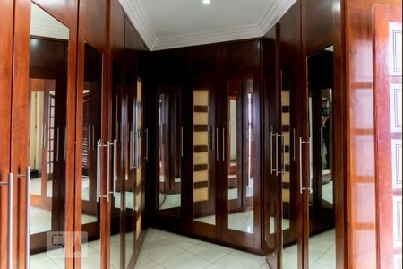 Casa à venda com 480m², 7 quartos e 4 vagasCloset da Suite 1