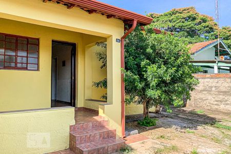 Casa à venda com 60m², 2 quartos e 2 vagas Casa à venda com 60m², 2 quartos e 2 vagasFachada
