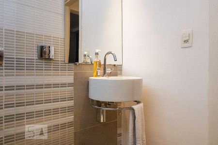 Banheiro de apartamento para alugar com 1 quarto, 47m² em Santa Cecilia, São Paulo