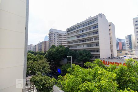 Vista de kitnet/studio para alugar com 1 quarto, 72m² em Botafogo, Rio de Janeiro