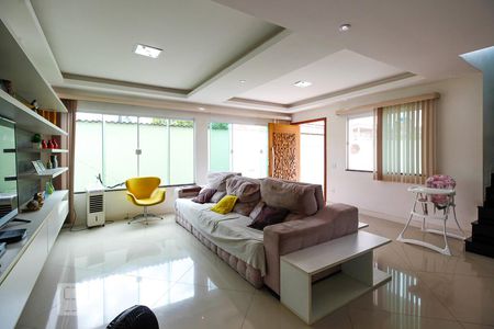 Sala de casa à venda com 3 quartos, 220m² em Vargem Grande, Rio de Janeiro