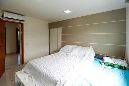 Casa à venda com 220m², 3 quartos e 3 vagasSuíte