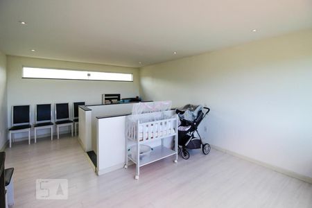 Casa à venda com 220m², 3 quartos e 3 vagasSótão