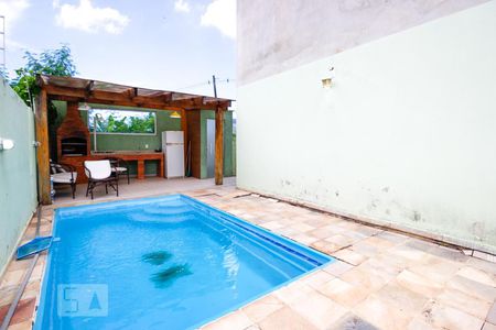 Casa à venda com 220m², 3 quartos e 3 vagasPiscina